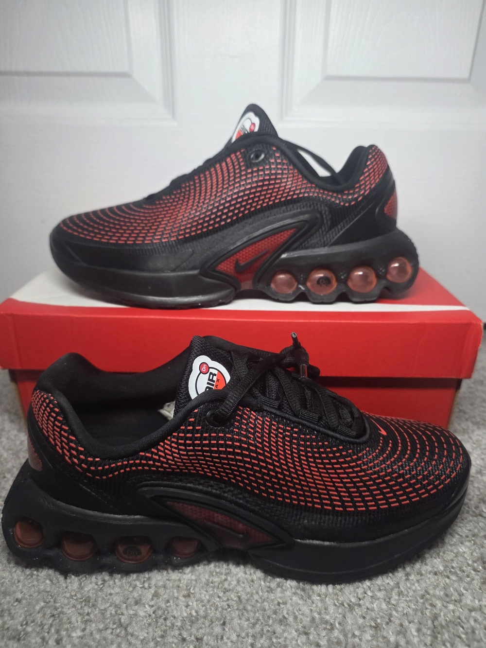 Nike Air Max DN Essential Black & Bright Crimson Size 6y Men's • New